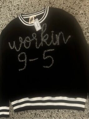 Large Women’s queen of sparkles sweater Workin 9-5 Sweatshirt NWT
